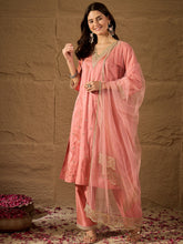 Charming Peach Silk Blend Kurta Set with Embroidered Net Dupatta