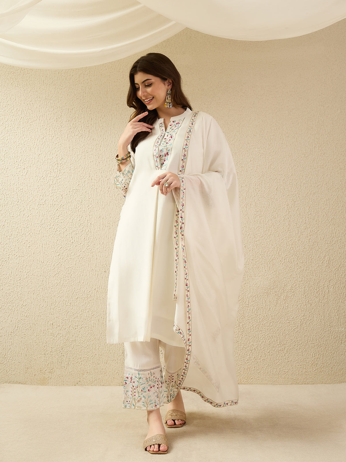 Off-White Embroidered Kurta Pant Set with Dupatta