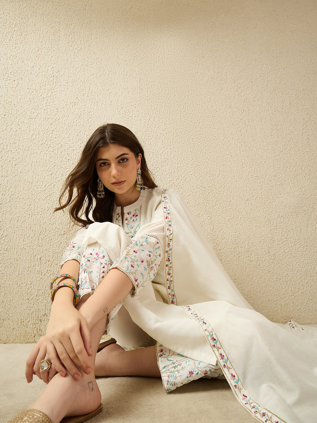 Off-White Embroidered Kurta Pant Set with Dupatta