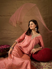 Charming Peach Silk Blend Kurta Set with Embroidered Net Dupatta